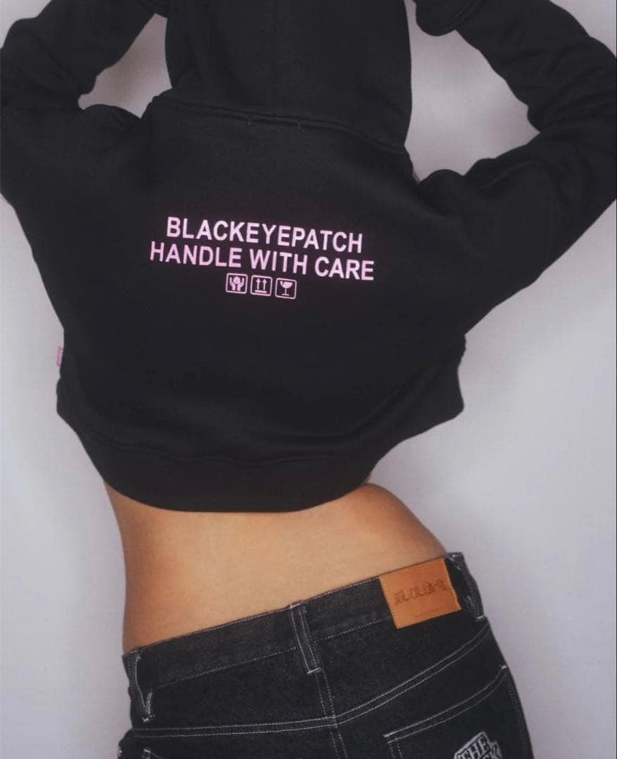 blackeyepatch CROPPED HOODIE フーディー