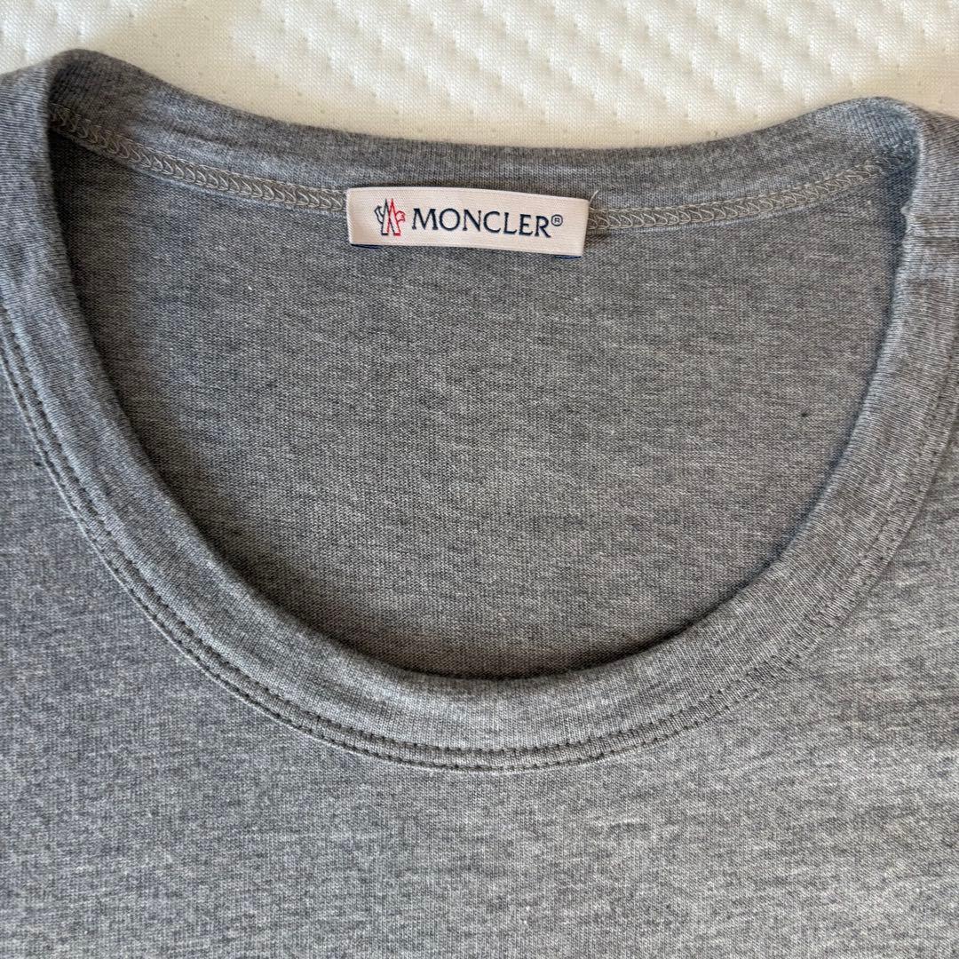 Moncler グレー Tシャツ
