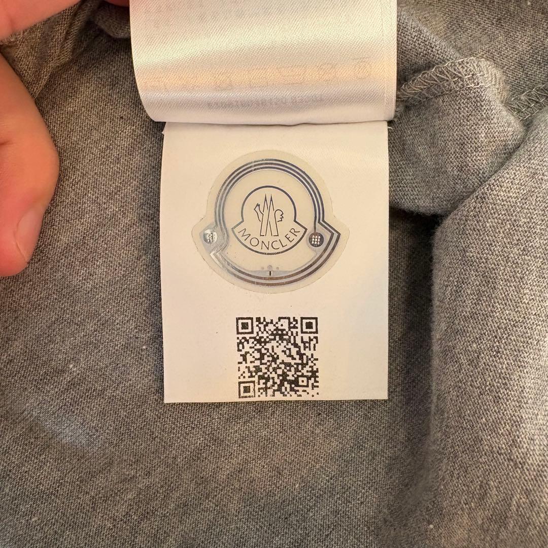 Moncler グレー Tシャツ