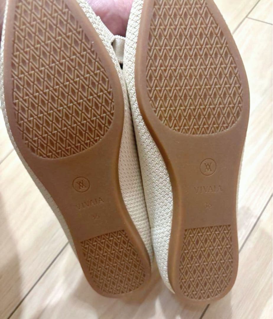 VIVAIA 　ポインテッドトゥ 撥水加工 フラットシューズ　36 クリップ付