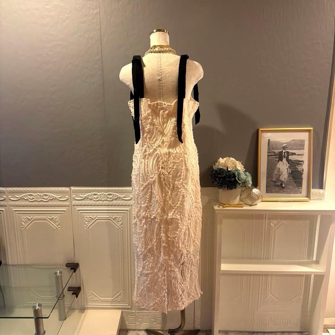 【2万円】sample sale ブラックリボン　立体刺繍デザイン　ワンピース