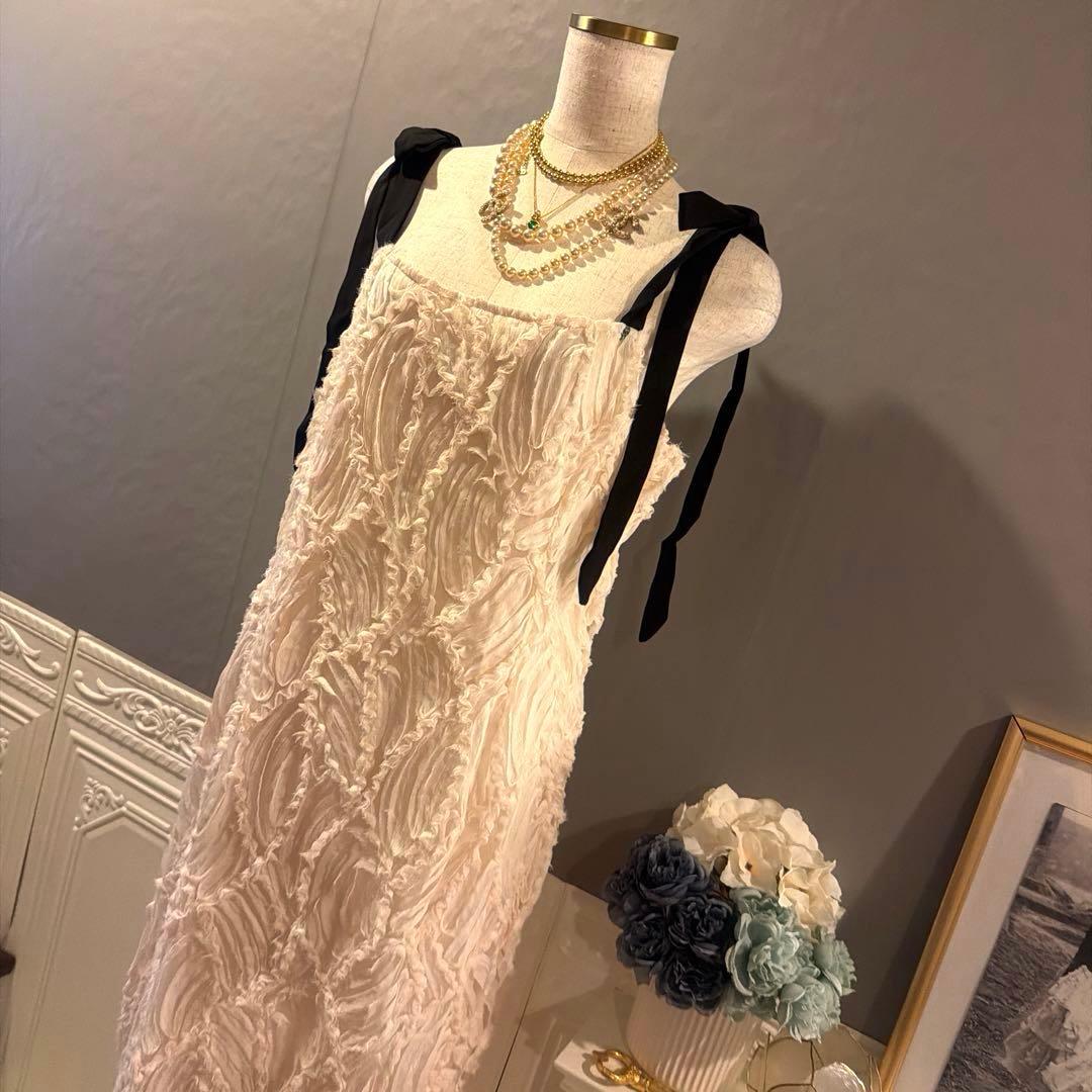 【2万円】sample sale ブラックリボン　立体刺繍デザイン　ワンピース