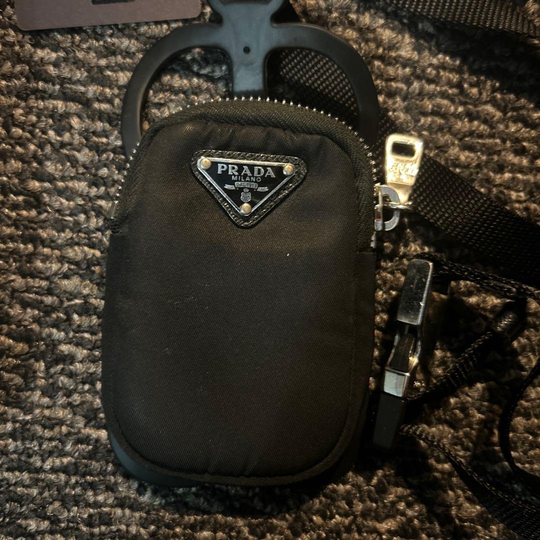 プラダ　携帯ストラップ