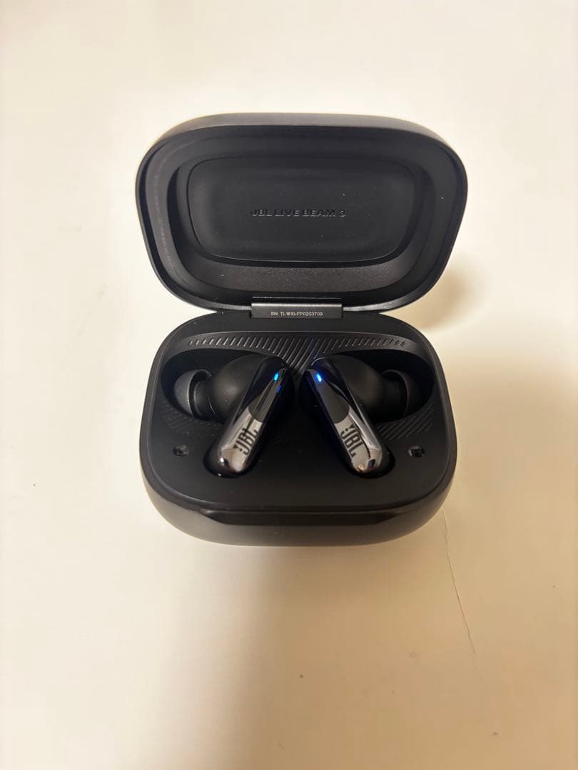 【値下げ】JBL LIVE BEAM 3 ワイヤレスイヤホン※液晶に赤いスジ有り