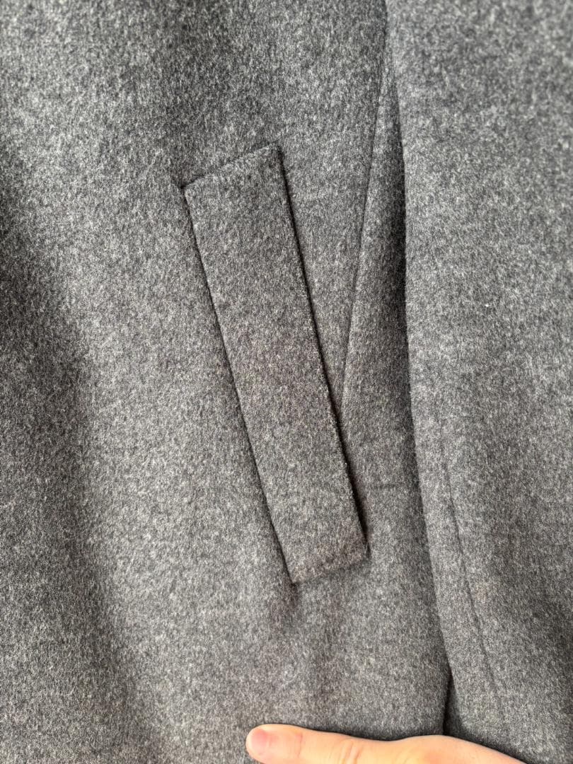 ラルディーニ（LARDINI）コート 花のブローチ付き