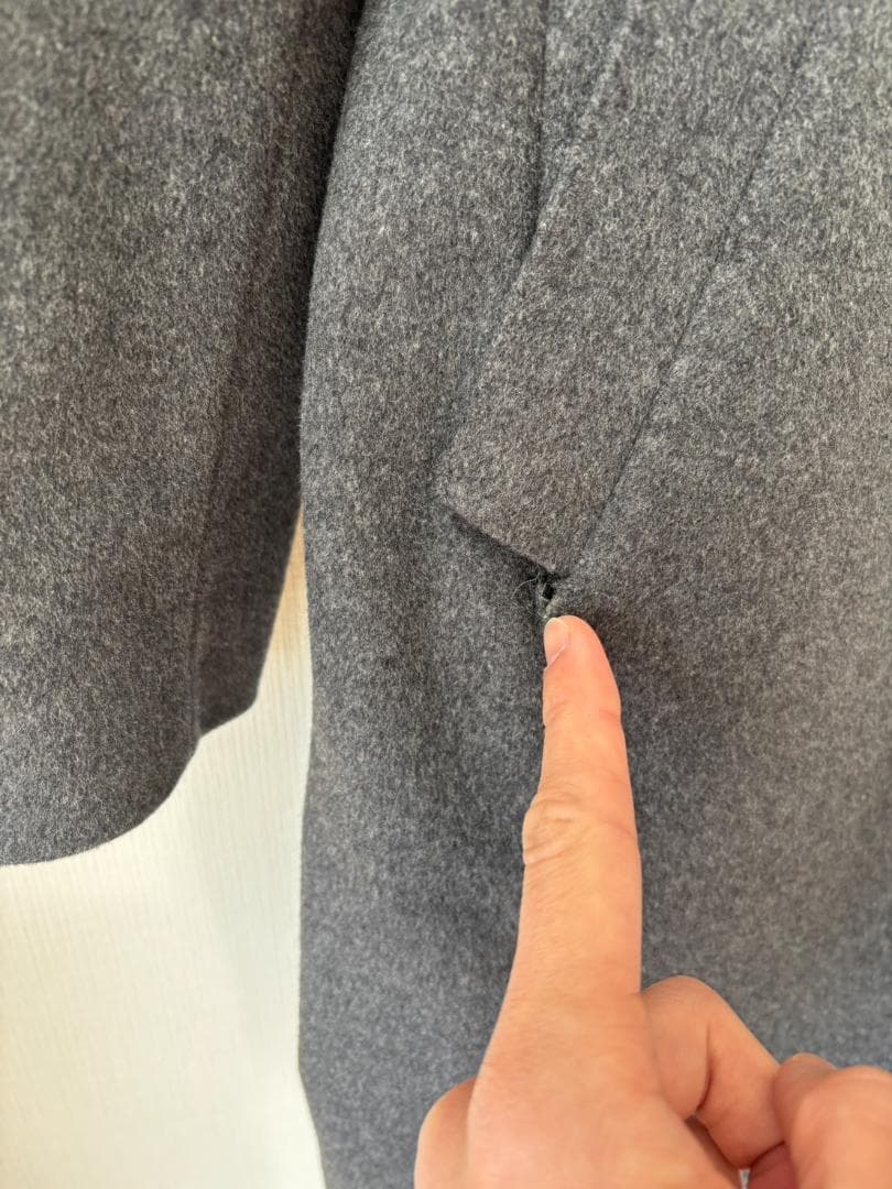 ラルディーニ（LARDINI）コート 花のブローチ付き