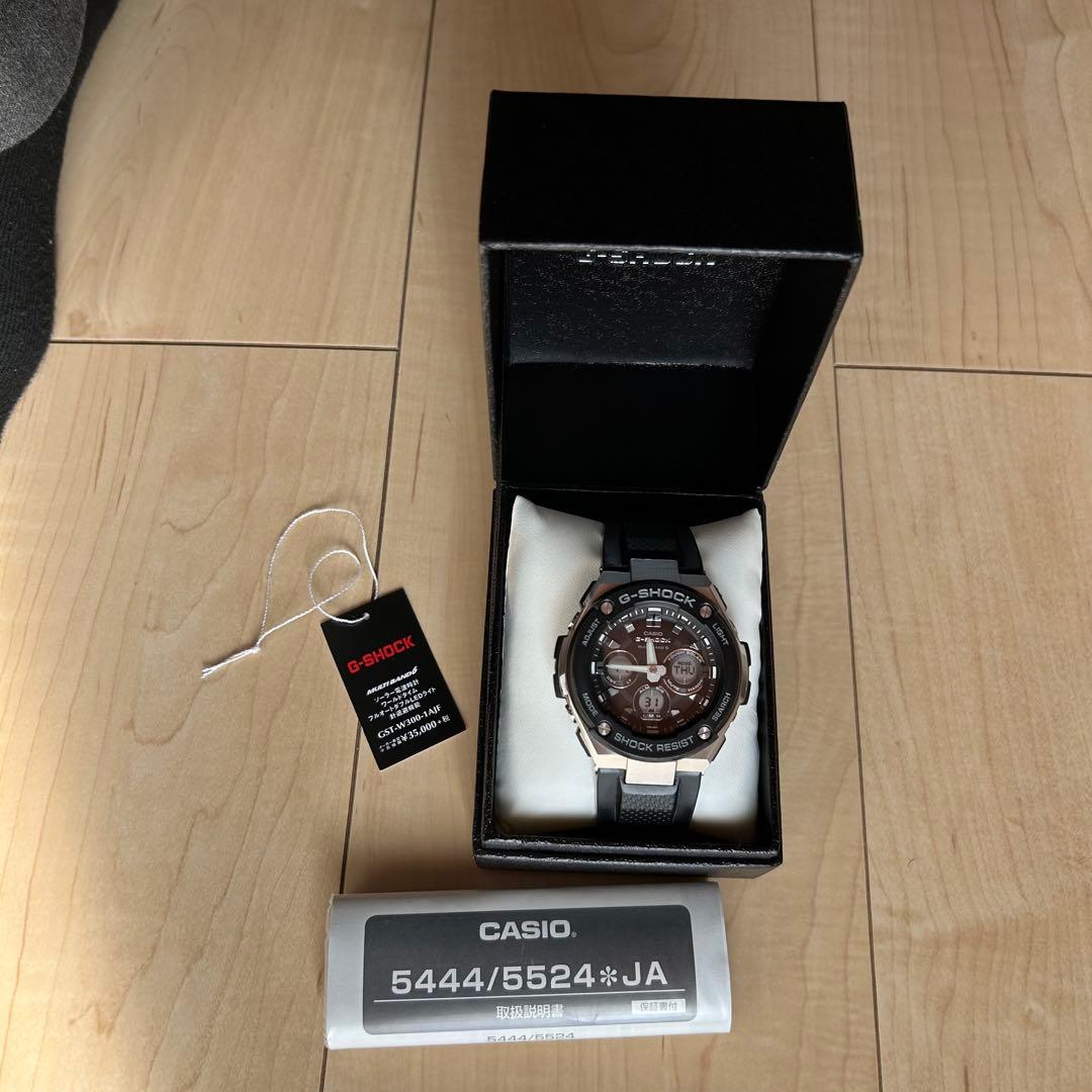 【人気商品】ジーショック GST-W300 電波ソーラー ベルトループ注目