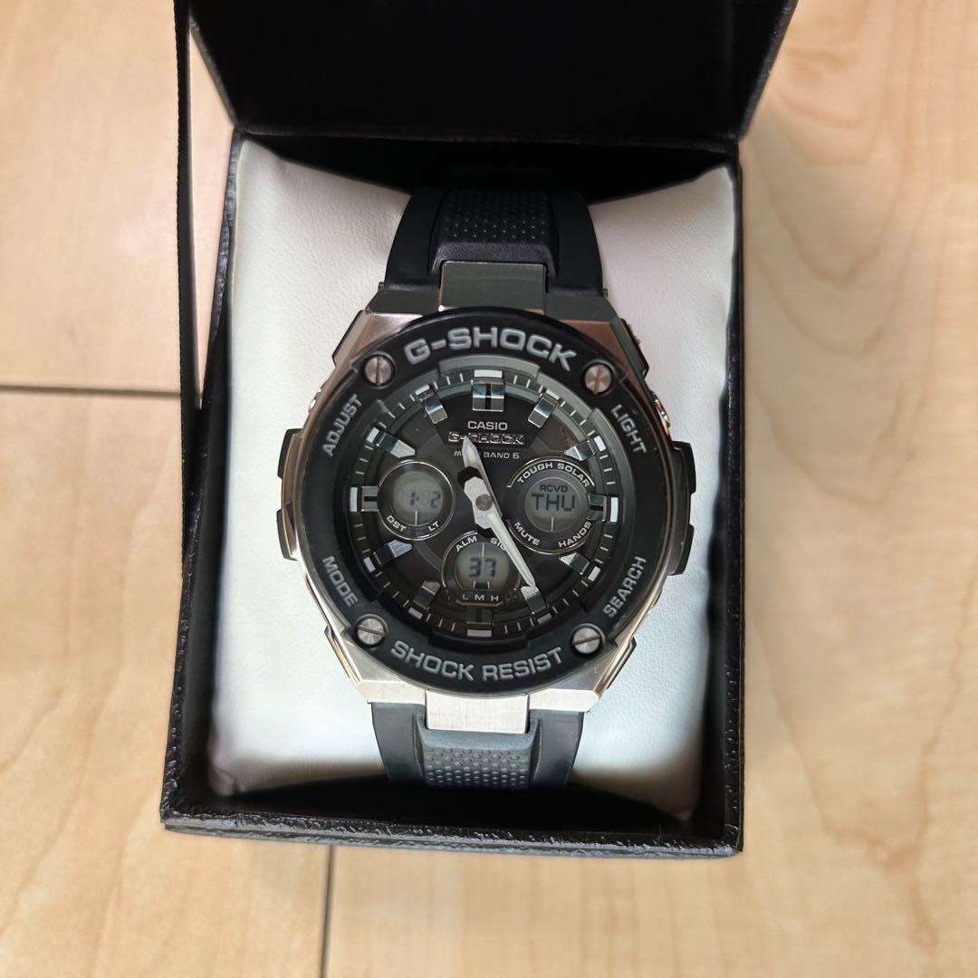 【人気商品】ジーショック GST-W300 電波ソーラー ベルトループ注目