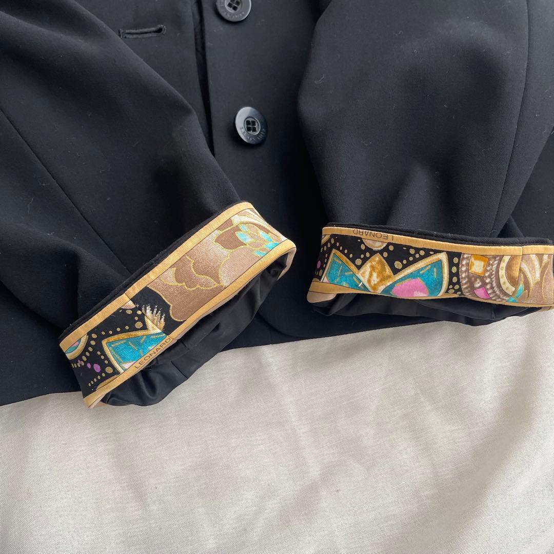 レオナール　テーラードジャケット　11号　黒　花柄　トリムデザイン