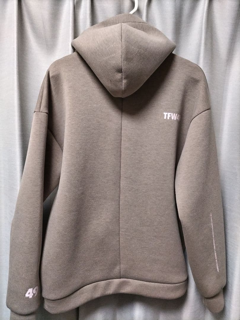 TFW49 プルオーバー　パーカー　ベージュ