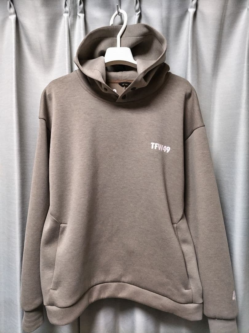 TFW49 プルオーバー　パーカー　ベージュ
