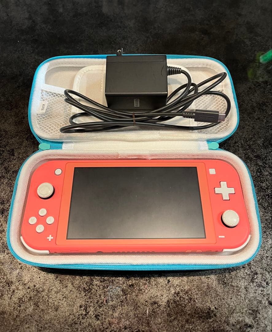 ニンテンドー　Switch lite 本体　ピンク　ケース付き