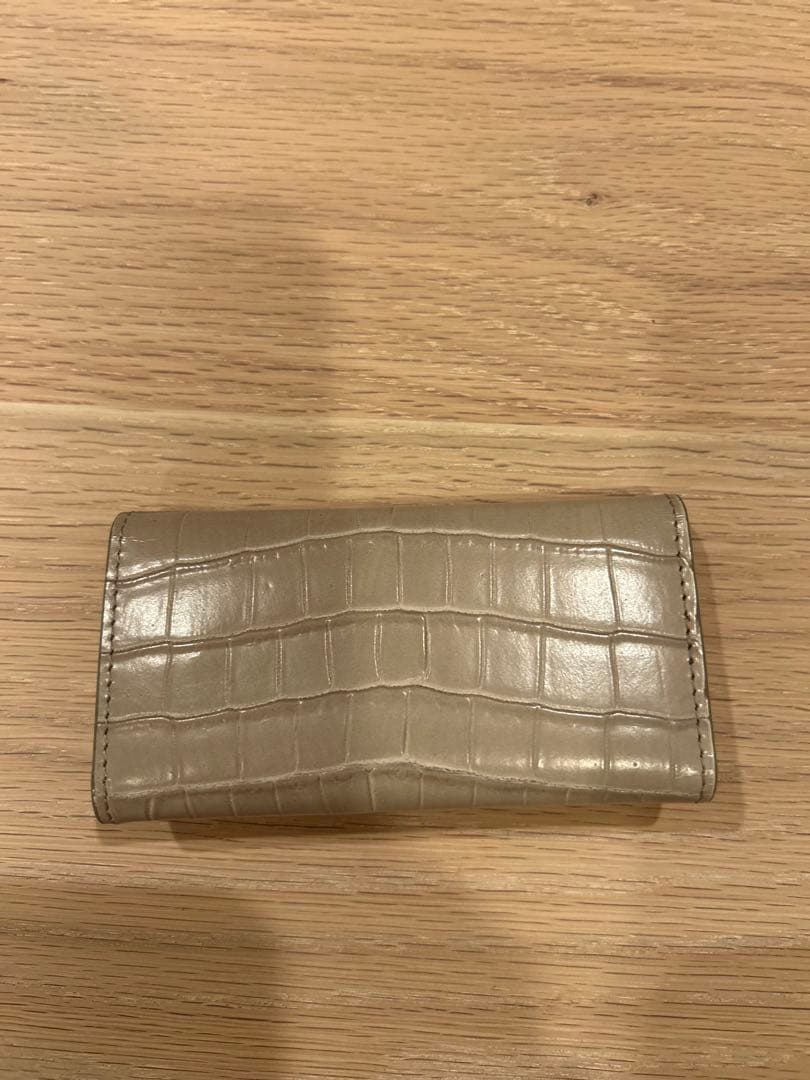 【BONAVENTURA】スリム キーケース エンボスクロコレザー(グレージュ)