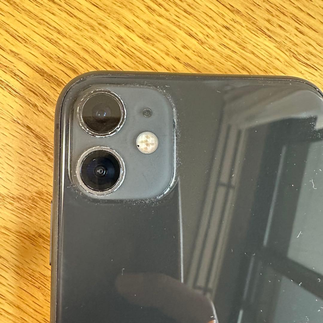 iPhone 11 本体　　　　iFaceケース付き　128G