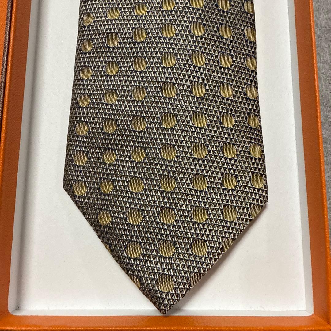 美品　エルメス　ネクタイ　シルバー・ベージュ　ドット　シルクジャガード