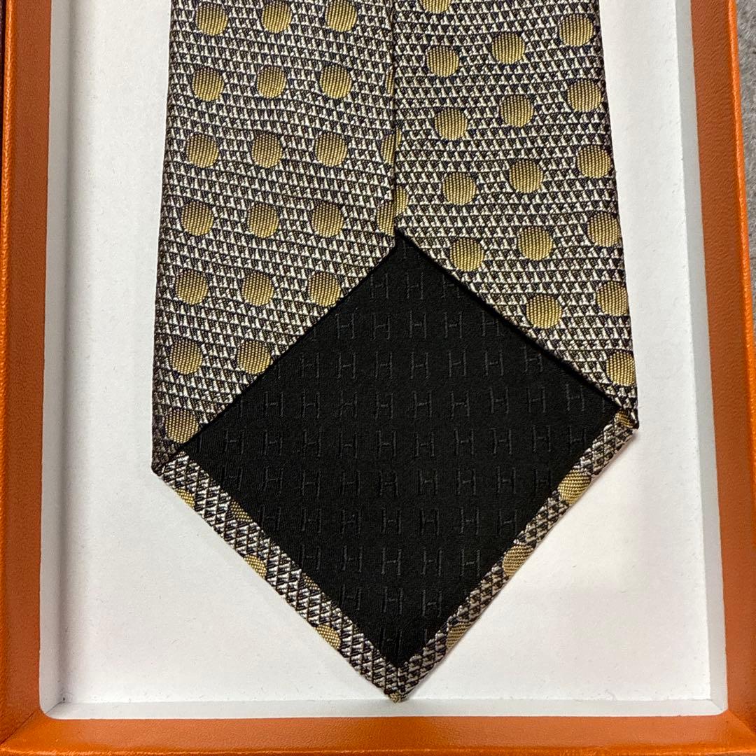 美品　エルメス　ネクタイ　シルバー・ベージュ　ドット　シルクジャガード