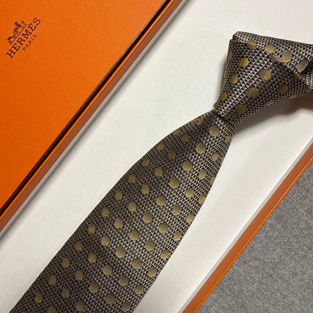 美品　エルメス　ネクタイ　シルバー・ベージュ　ドット　シルクジャガード