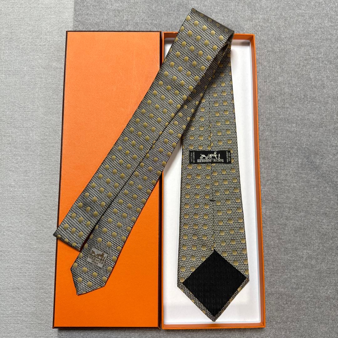 美品　エルメス　ネクタイ　シルバー・ベージュ　ドット　シルクジャガード