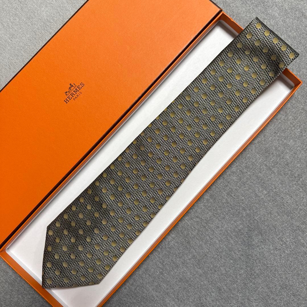 美品　エルメス　ネクタイ　シルバー・ベージュ　ドット　シルクジャガード