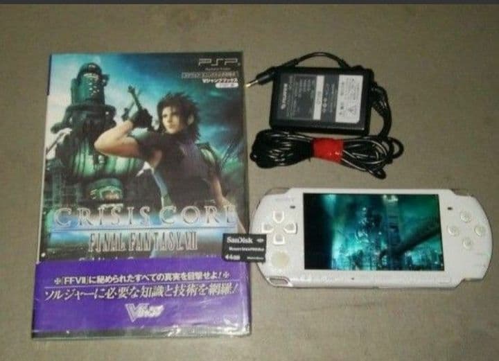 PSP本体　クライシスコアファイナルファンタジー7攻略本つき