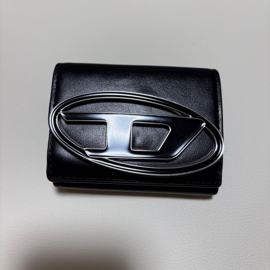 ロゴ入り ブラック 三つ折り財布