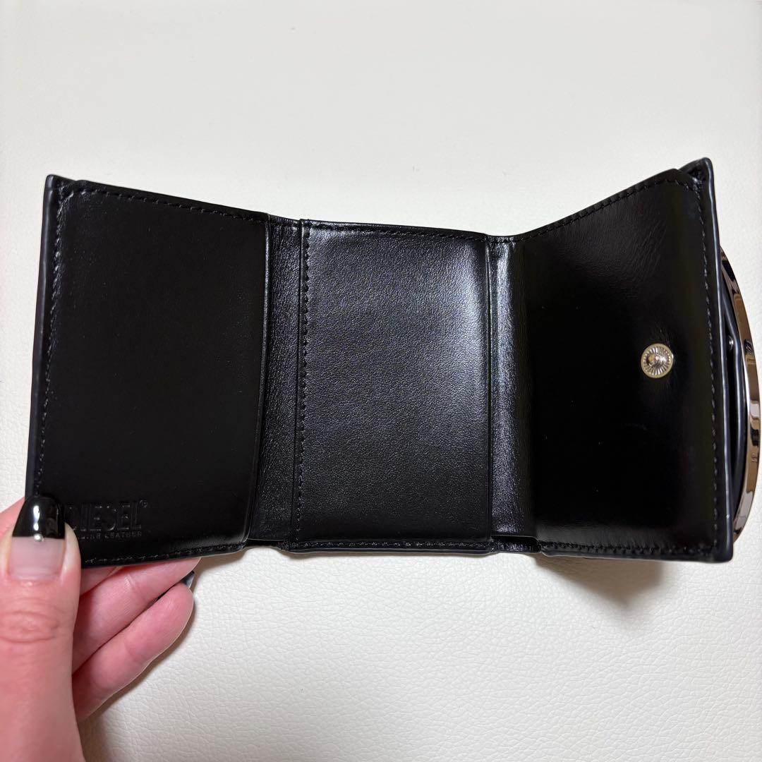 ロゴ入り ブラック 三つ折り財布