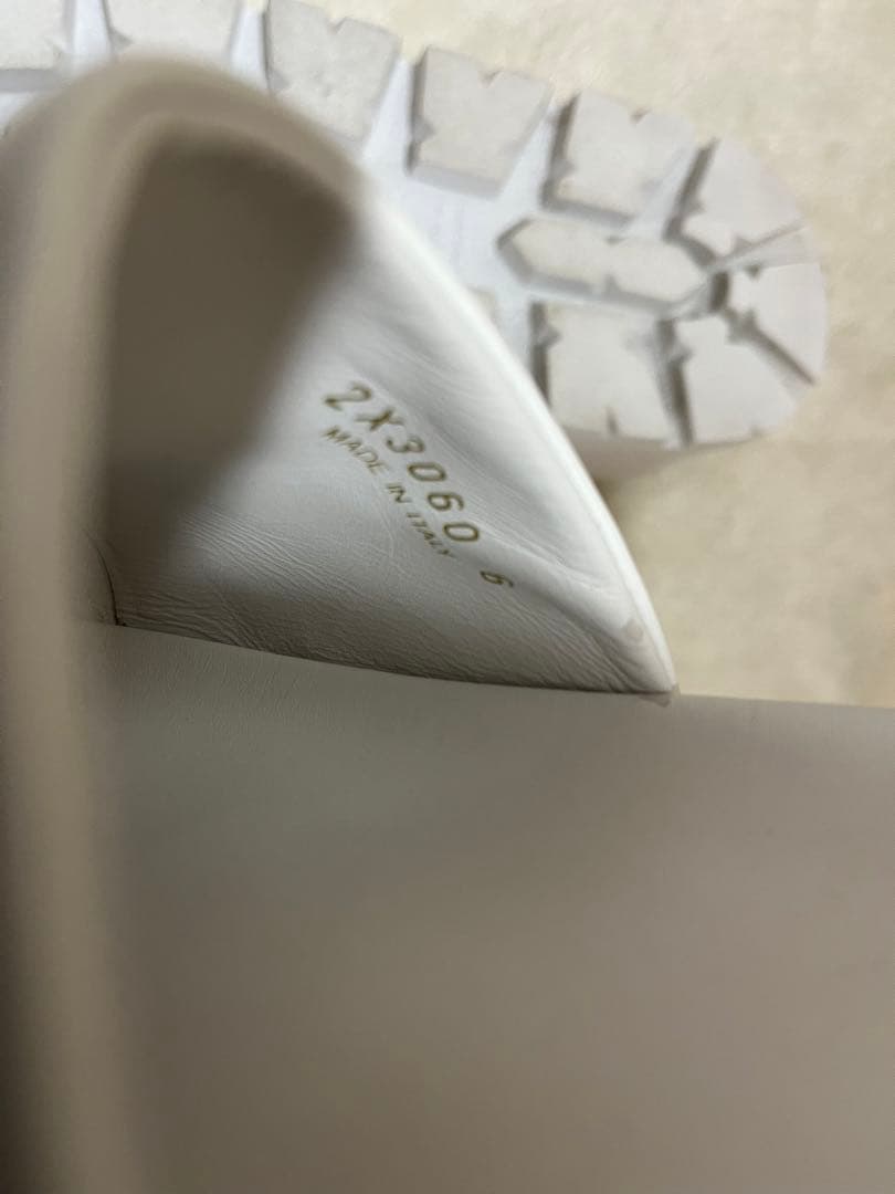 プラダ　サンダル　ホワイト　トライアングルロゴプリント