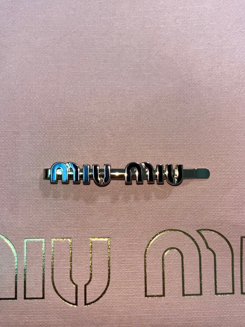 【美品・正規品】miumiu エナメルメタル ヘアクリップ
