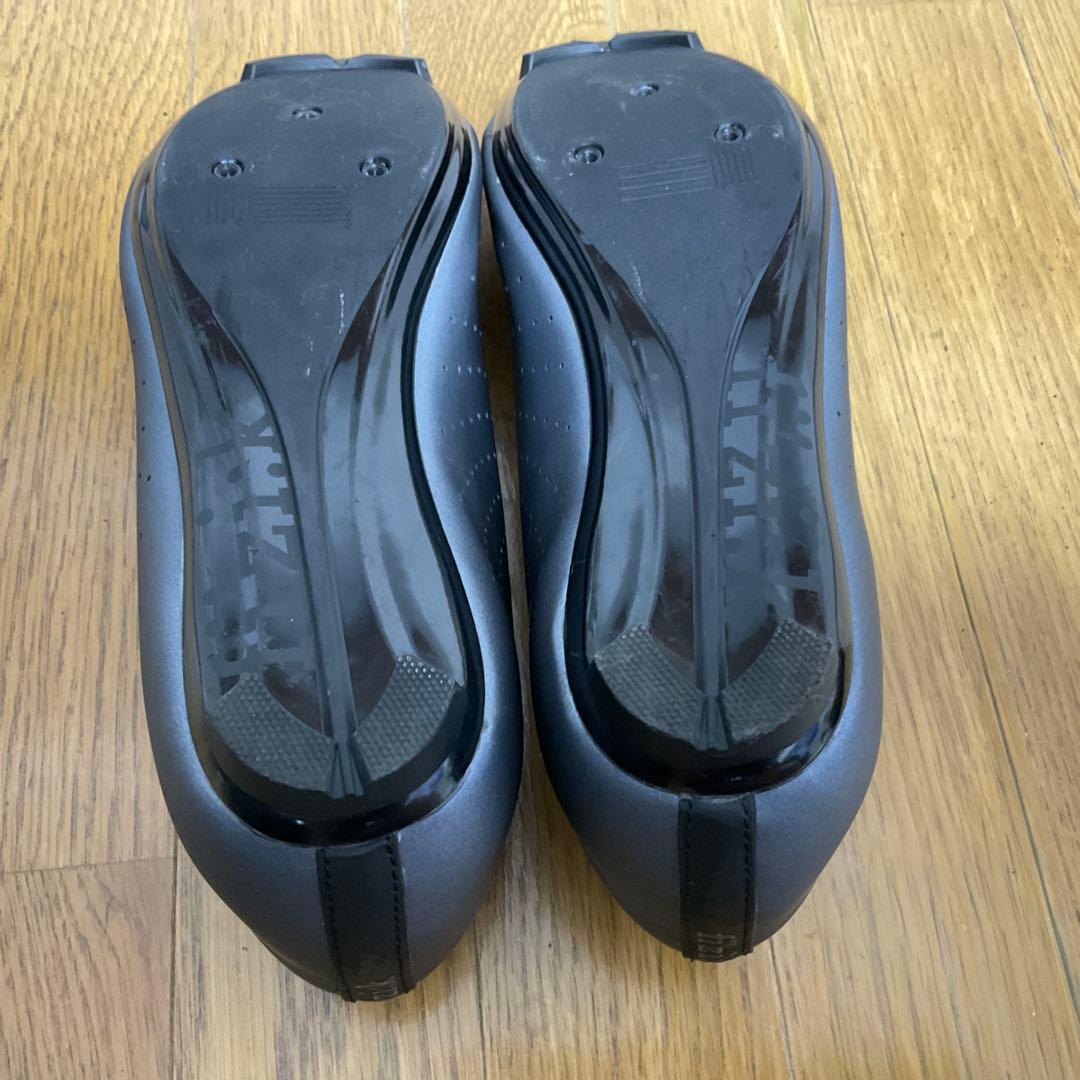 【ほぼ新品】フィジーク R5 TEMPO メタリック 44(28.35cm)