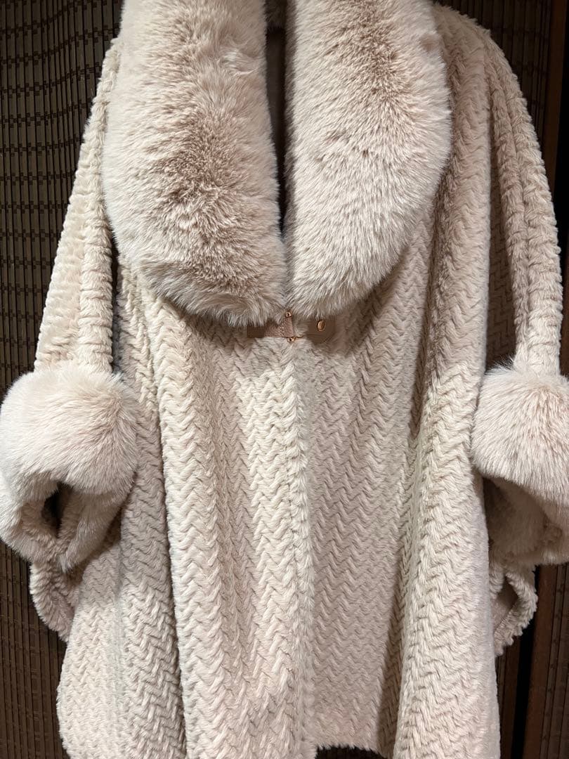 ISHIKA WA-LABO イシカワラボ　ファー付きポンチョ　新品未使用