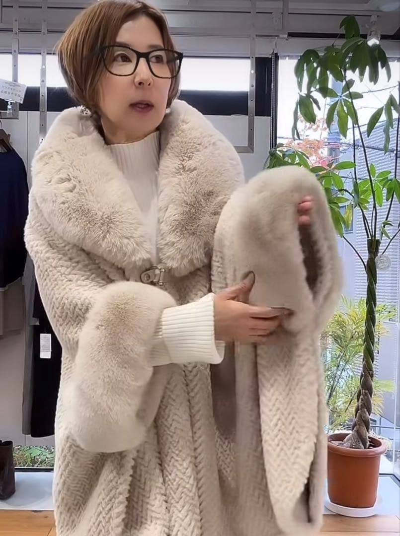 ISHIKA WA-LABO イシカワラボ　ファー付きポンチョ　新品未使用