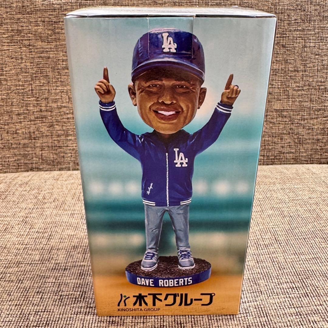 k*i様 【未開封・非売品】球場配布 ドジャース ロバーツ監督 ボブルヘッド