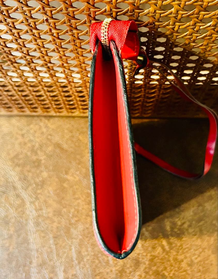 Louis Vuitton エピレザー レッドショルダーバッグ