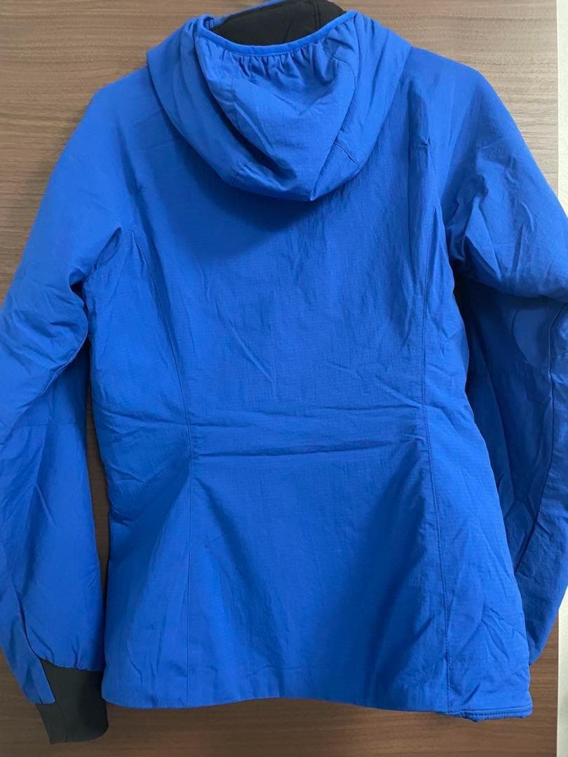 Patagonia ウィメンズ ナノエア ライト フーディ