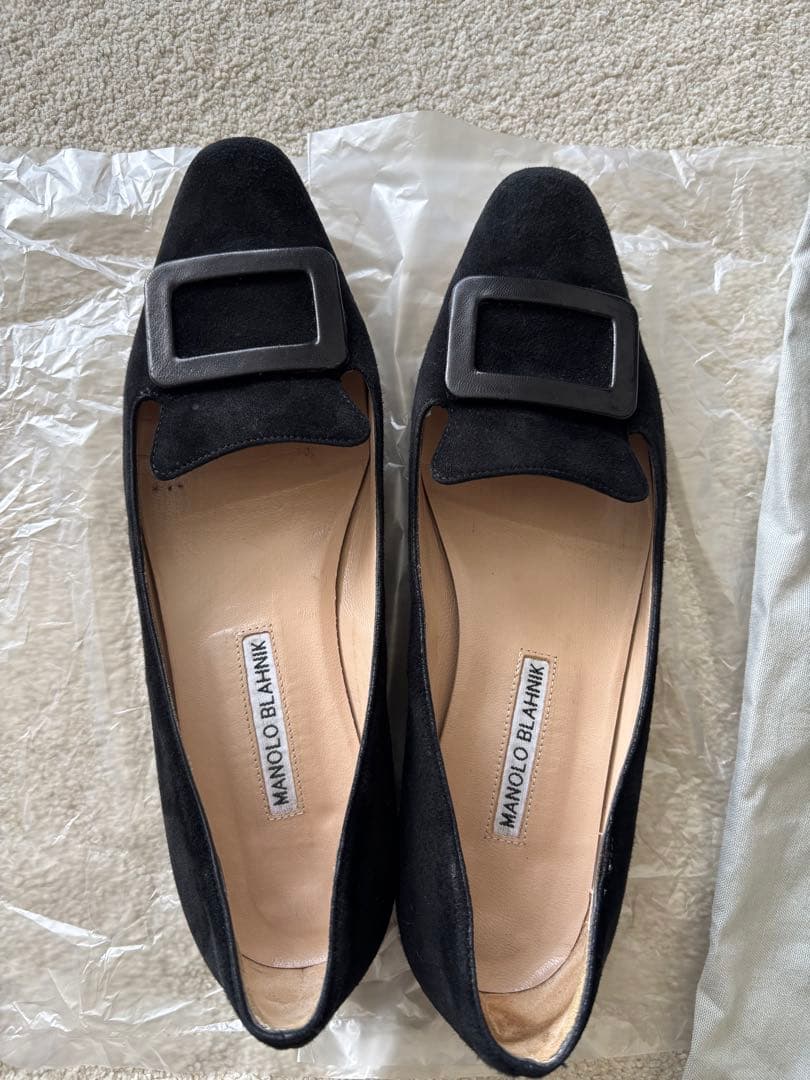 マノロブラニク パンプス 37 スエード 黒 ブラック マノロ ドゥロワー