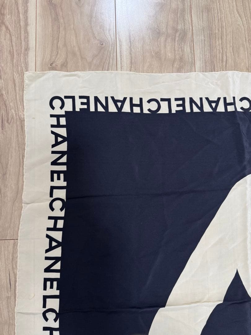 CHANEL シルエットデザイン スカーフ