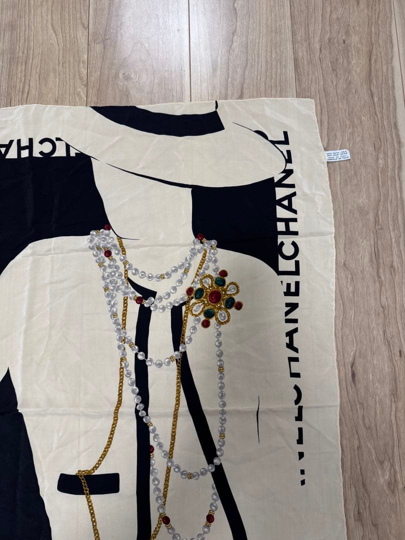 CHANEL シルエットデザイン スカーフ