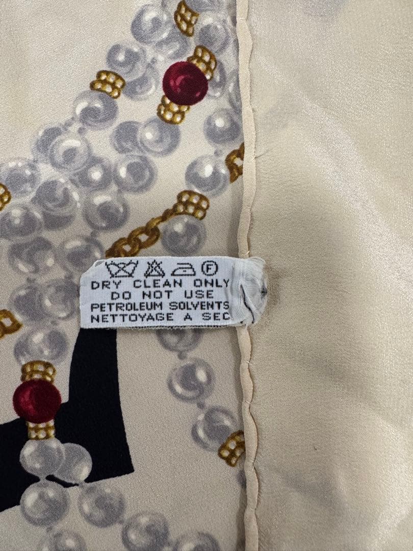 CHANEL シルエットデザイン スカーフ