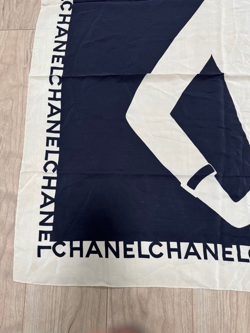 CHANEL シルエットデザイン スカーフ