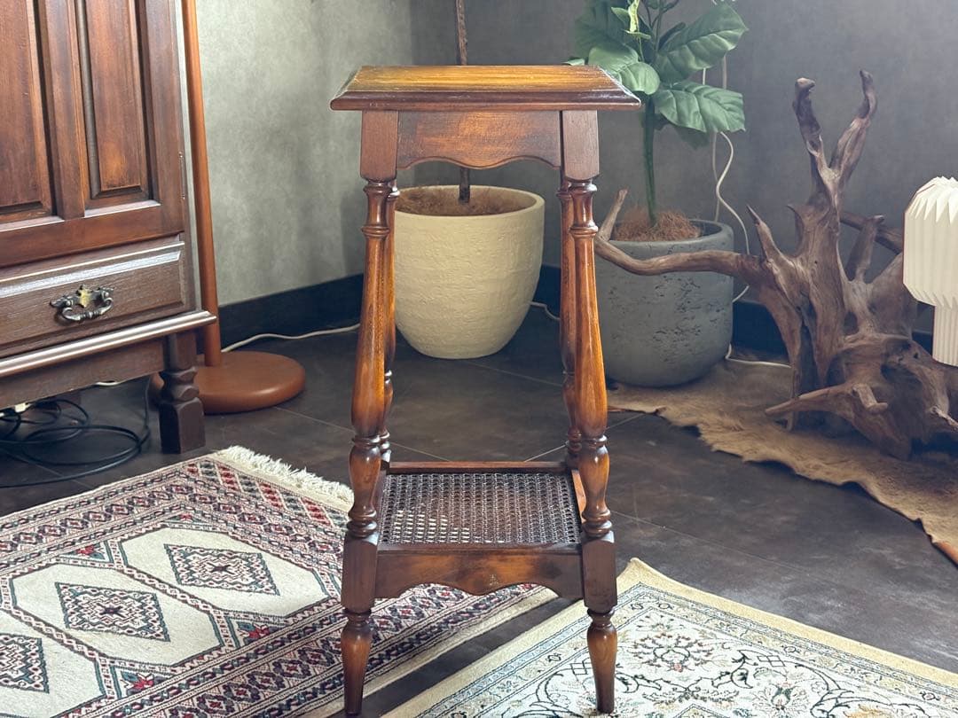 カリモク　サイドテーブル　アンティーク調　ディスプレイ家具　レトロ　IZ