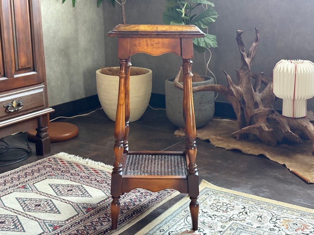 カリモク　サイドテーブル　アンティーク調　ディスプレイ家具　レトロ　IZ