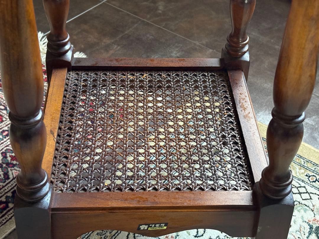 カリモク　サイドテーブル　アンティーク調　ディスプレイ家具　レトロ　IZ