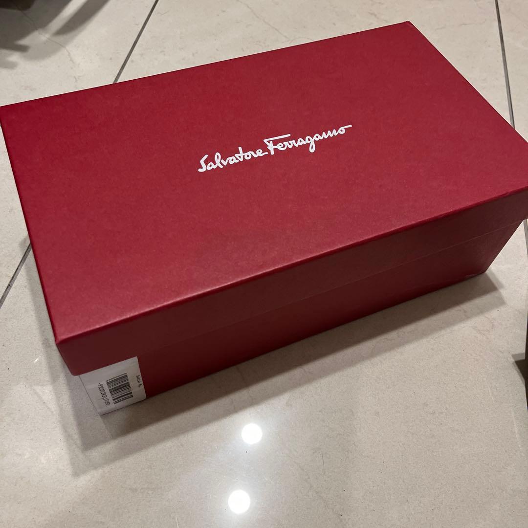 フェラガモ viva グリーン　6D