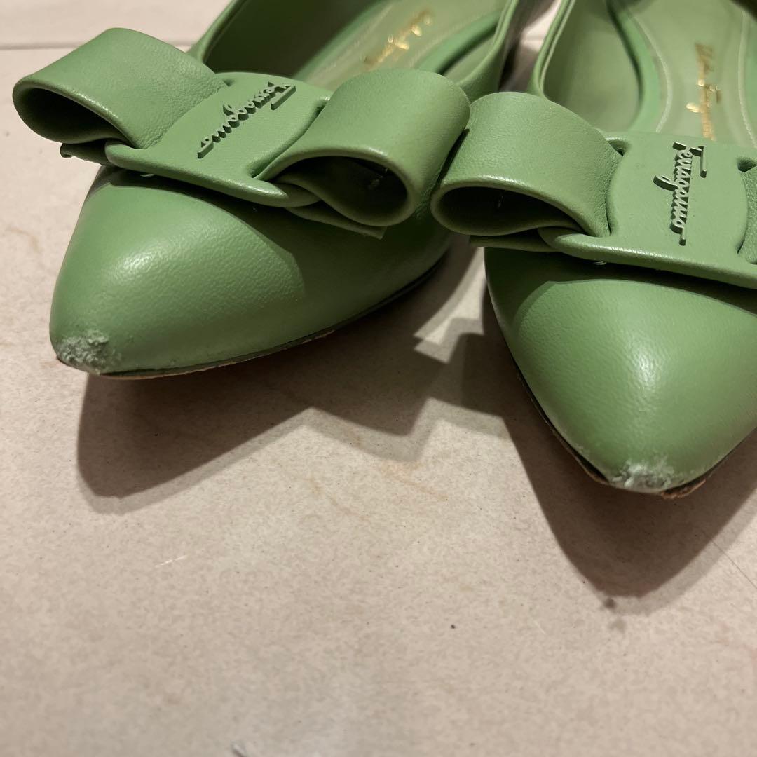 フェラガモ viva グリーン　6D