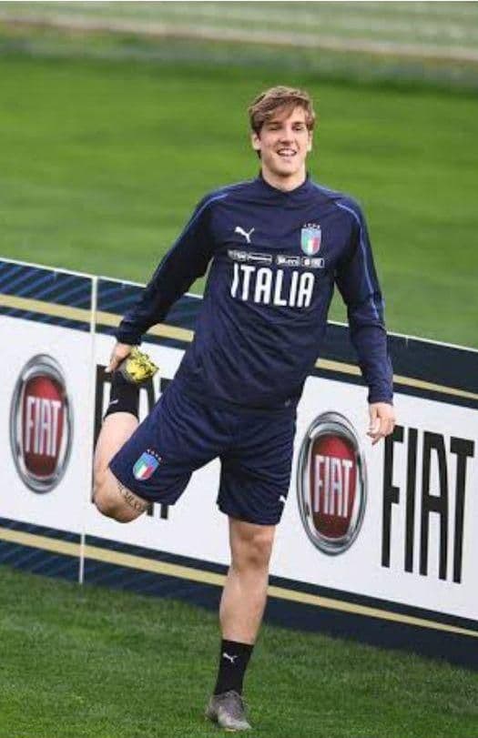 サッカー、イタリア代表、ジャージ上下、サイズ海外製XL、2019年選手仕様モデル