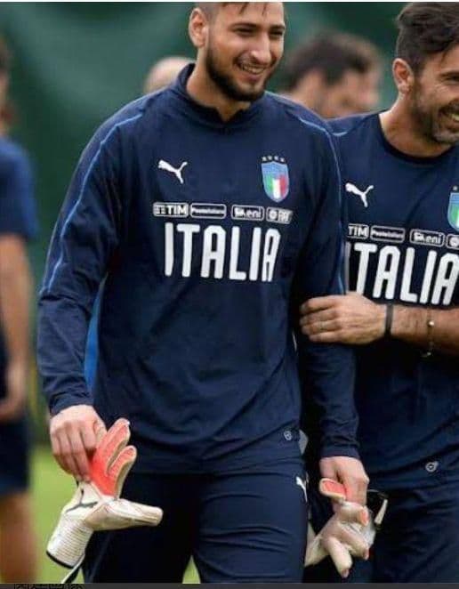 サッカー、イタリア代表、ジャージ上下、サイズ海外製XL、2019年選手仕様モデル