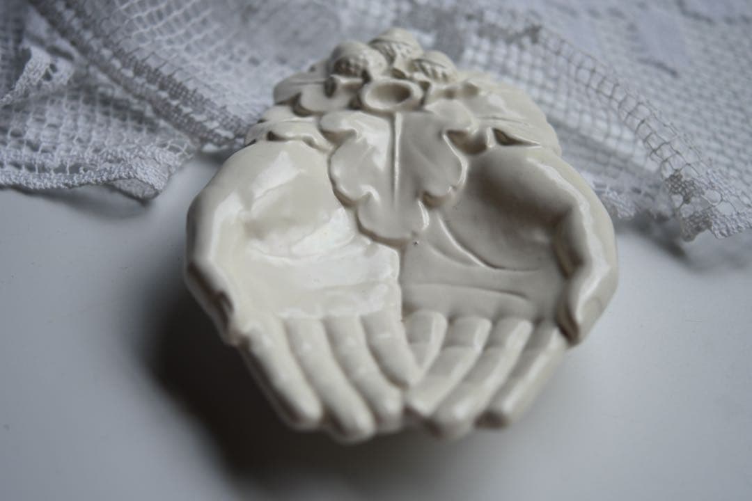 ホワイト 手の形状の皿　ハンドトレイ　ヴィンテージ