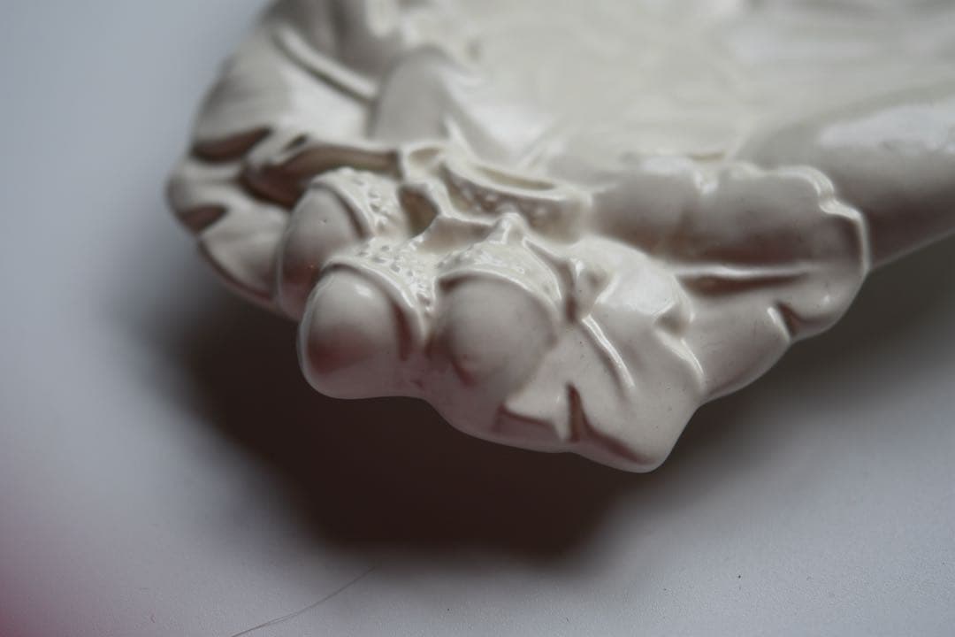 ホワイト 手の形状の皿　ハンドトレイ　ヴィンテージ