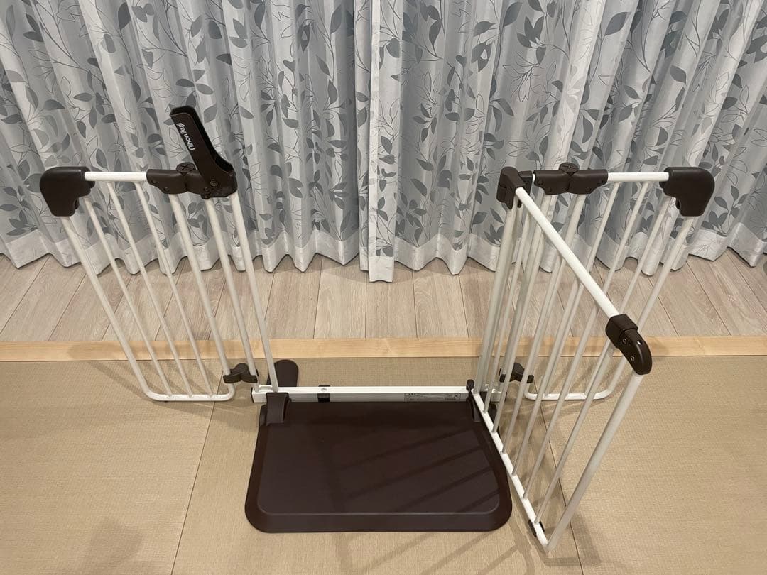 2024年製　日本育児　おくトビラS ホワイトスチール　ベビーゲート　中古