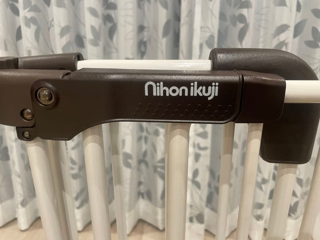 2024年製　日本育児　おくトビラS ホワイトスチール　ベビーゲート　中古